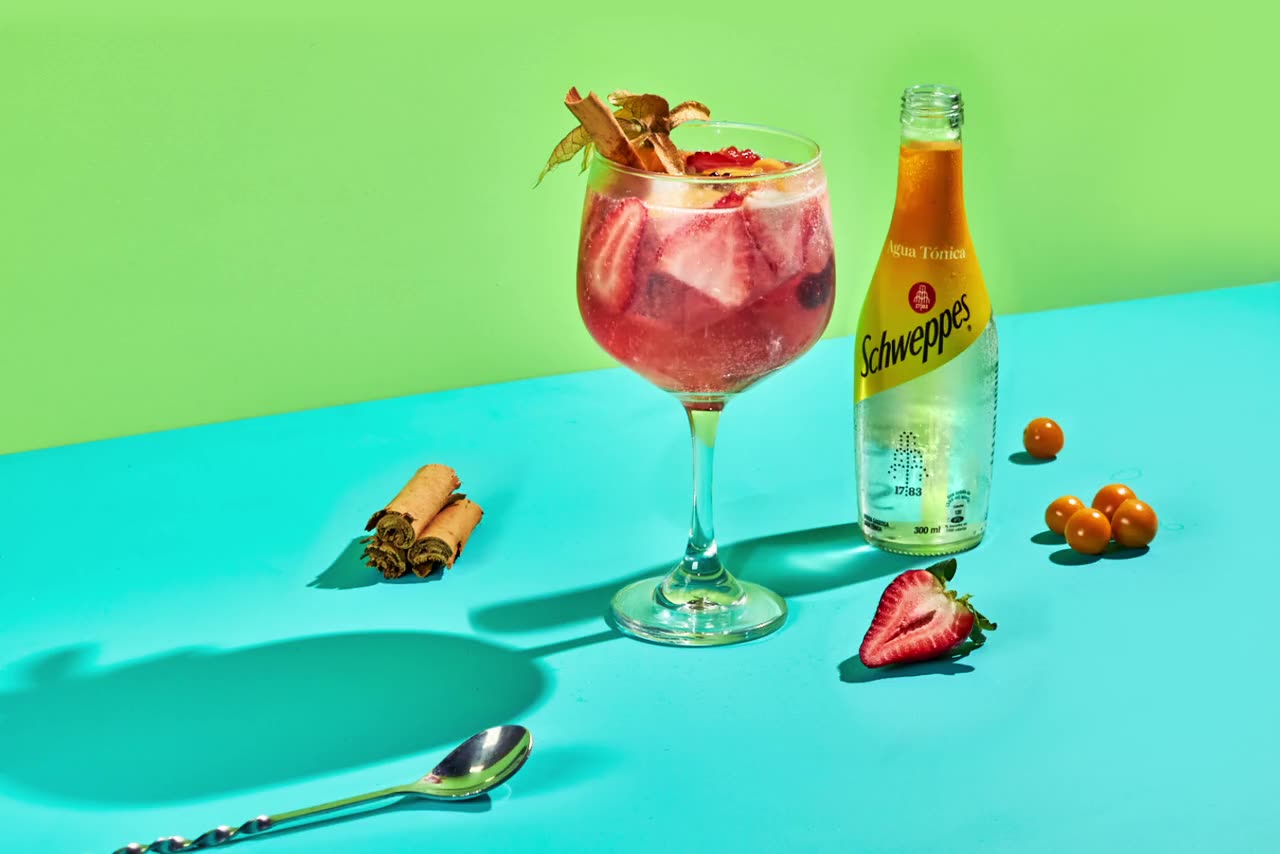 Schweppes — comercial producida por Policarpa (6)